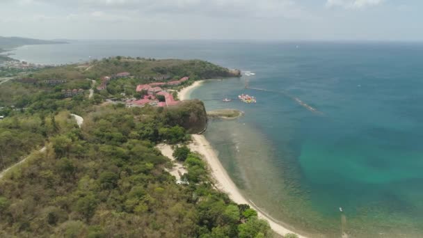 Plajlı deniz manzarası. Filipinler, Luzon — Stok video