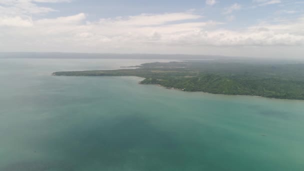 Mare con spiaggia e mare. Filippine, Luzon — Video Stock