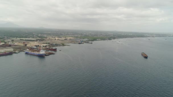 Barcos de carga en el puerto. Batangas, Filipinas — Vídeo de stock