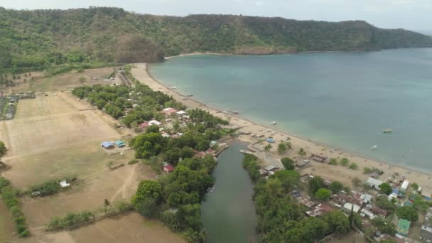 Meereslandschaft mit Strand. Philippinen, Luzon — Stockvideo