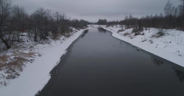 Inverno paisagem fluvial — Vídeo de Stock