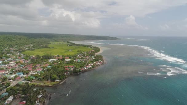 Havsutsikt med strand och hav. Filippinerna, Luzon — Stockvideo