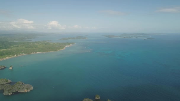 Paisaje marino de las Islas Caramoanas, Camarines Sur, Filipinas. — Vídeos de Stock