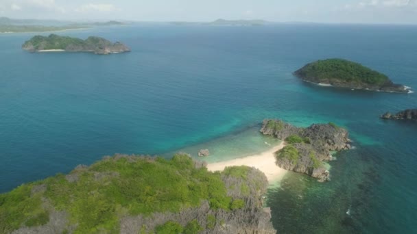 Meereslandschaft der Caramoan Islands, Camarines Sur, Philippinen. — Stockvideo