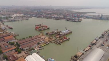 Surabaya, Java, Endonezya 'daki kargo ve yolcu limanı