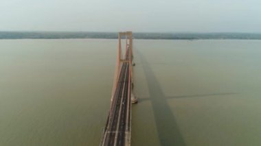 Surabaya 'daki asma kablo köprüsü