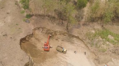 Dağ yamacında inşaat alanı