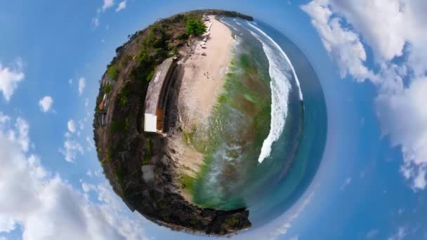 Paisaje marino con playa — Vídeo de stock