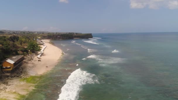 Przylądek morski z plażą Bali, Indonezja — Wideo stockowe