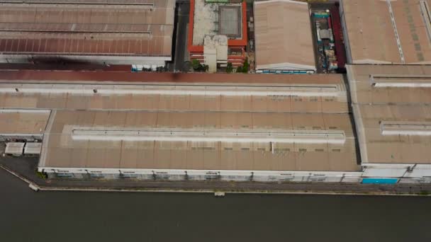 Puerto marítimo de carga y pasajeros en Surabaya, Java, Indonesia — Vídeo de stock