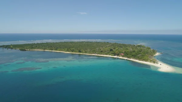 Isla tropical magalawa con playa . —  Fotos de Stock