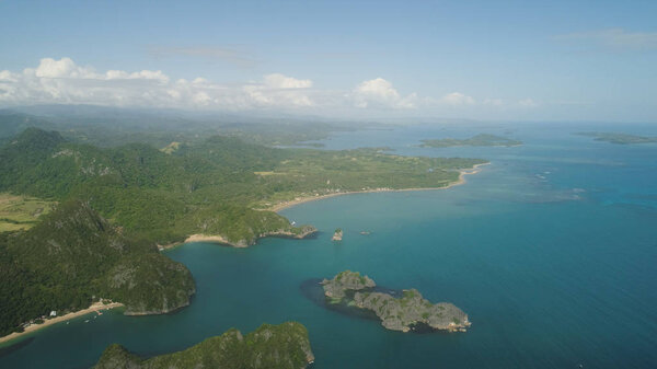 Морской пейзаж Карамоанских островов, Камаринес-Сур, Филиппины.