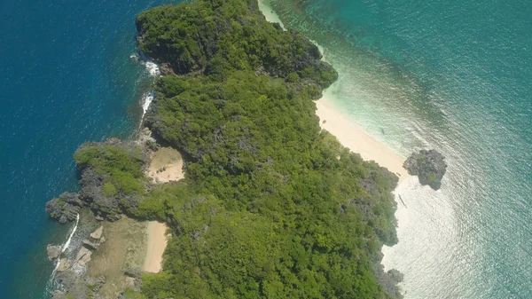 Paisaje marino de las Islas Caramoanas, Camarines Sur, Filipinas. — Foto de Stock