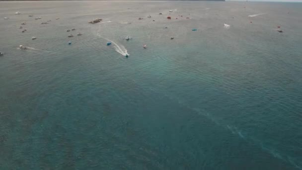 Водные виды спорта на море — стоковое видео