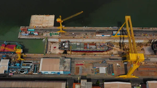 Cargo and passenger seaport in surabaya, java, indonesia — Stock Photo, Image