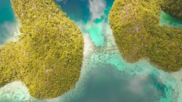 Blue lagoon with islands — Stock Video