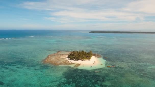 Hermosa isla tropical con playa. Isla de Guyam, Filipinas — Vídeo de stock