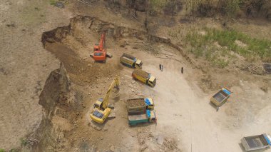 Dağ yamacında inşaat alanı