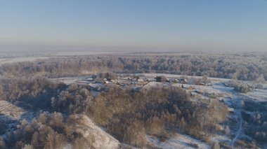 Kırsal kesimde kış manzarası