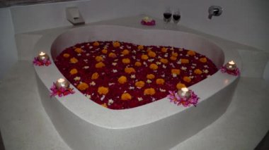 çiçekli güzel banyo