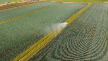 Tarım arazisindeki sulama sistemi.