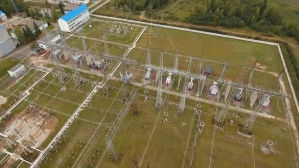 Subestação eléctrica, central eléctrica. Vista aérea — Vídeo de Stock