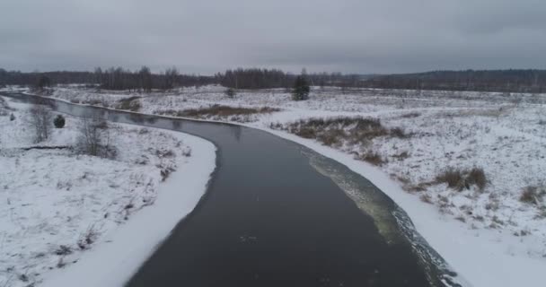 Floden vinterlandskap — Stockvideo