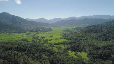 Filipinler 'de tarım arazileri olan dağ vadisi