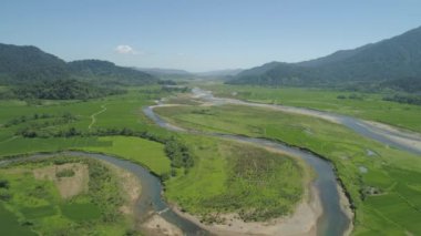 Filipinler 'de tarım arazileri olan dağ vadisi