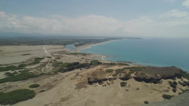 Havslandskap med strand. Filippinerna, Luzon — Stockvideo