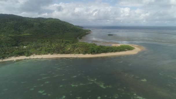 Zeegezicht met strand en zee. Filippijnen, Luzon. — Stockvideo