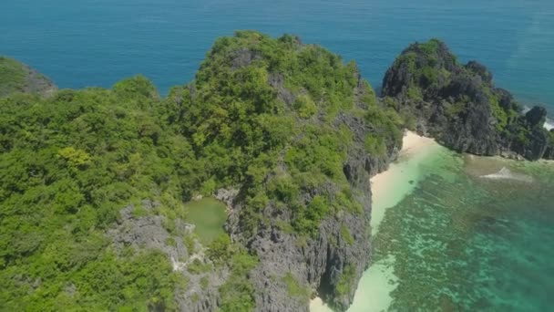 Zeegezicht van de Caramoïsche eilanden, Camarines Sur, Filipijnen. — Stockvideo