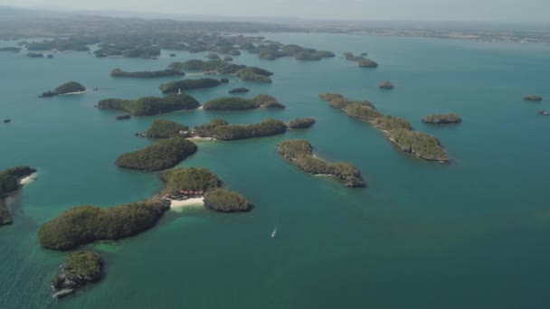 Uppsättning öar i havet. Filippinerna. — Stockvideo