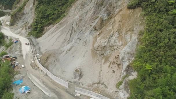 Bau an einer Bergstraße. Philippinen, Luzon. — Stockvideo