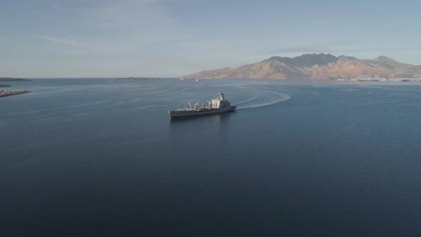 貨物船と海湾. — ストック動画