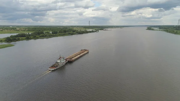 Luchtfoto Uitzicht Barge Met Lading Aan Rivier Volga Rivier Sleepboot — Stockfoto