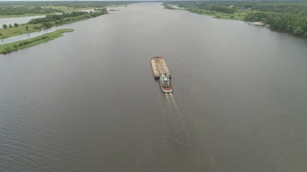 Barge on the river Volga — Stock Photo, Image