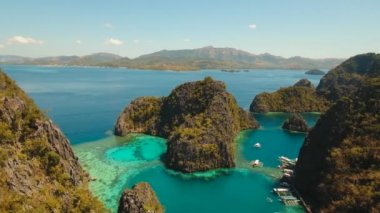Filipinler, Palawan 'da güzel bir gölü olan deniz burnu.