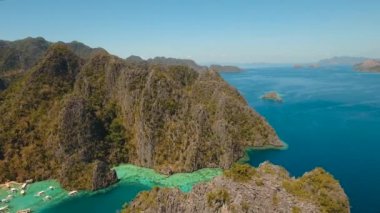 Filipinler, Palawan 'da güzel bir gölü olan deniz burnu.