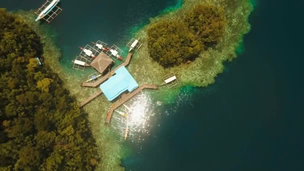 Havslandskap med laguner och öar — Stockvideo