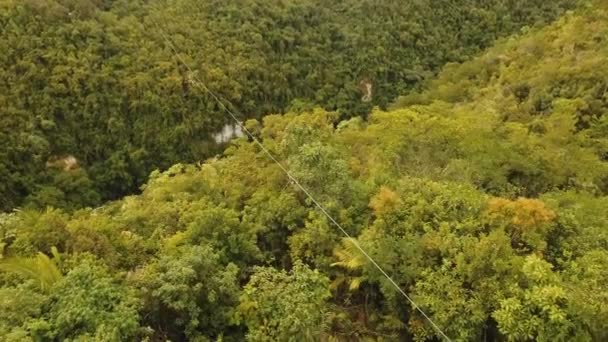 Attractie zipline in de jungle Bohol, Filipijnen. — Stockvideo