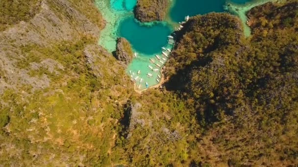 Seelandschaft mit einer wunderschönen Lagune Philippinen, Palawan. — Stockvideo