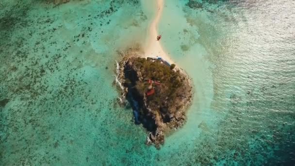 Hermosa isla tropical y playa — Vídeo de stock