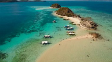 Lagünleri ve adaları olan deniz burnu