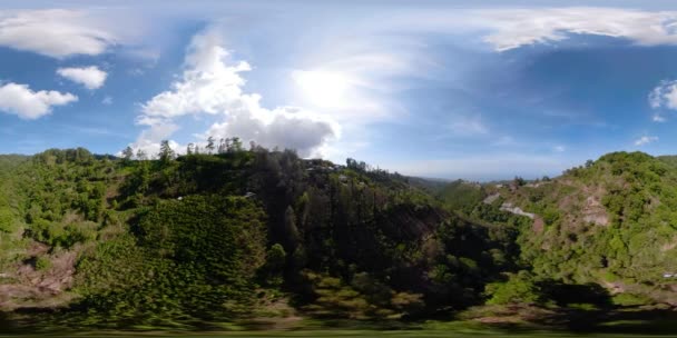 Góry krajobraz pól uprawnych a miejscowości Bali, Indonezja. vr360 — Wideo stockowe