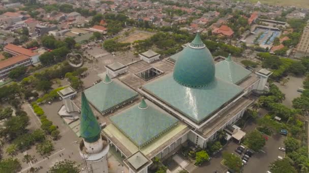 Mosque Al Akbar in Surabaya Indonesia. — Stock Video