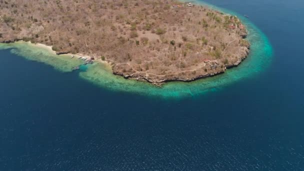 열대 섬 인멘 장가의 아름다운 해변은 공중에서 내려다본다. 인도네시아, 발리. — 비디오