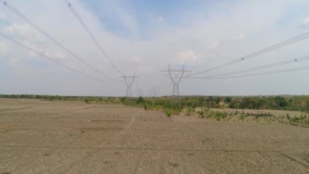 Nagyfeszültségű elektromos vezeték. — Stock videók