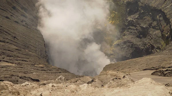 火口付きの活火山。インドネシア・ジャワ州グヌンブロモ. — ストック写真