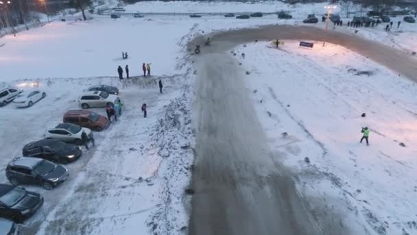 Rússia, Snowmobile corridas na temporada de inverno. Campeonato em motos de neve 27 de janeiro de 2018 — Vídeo de Stock